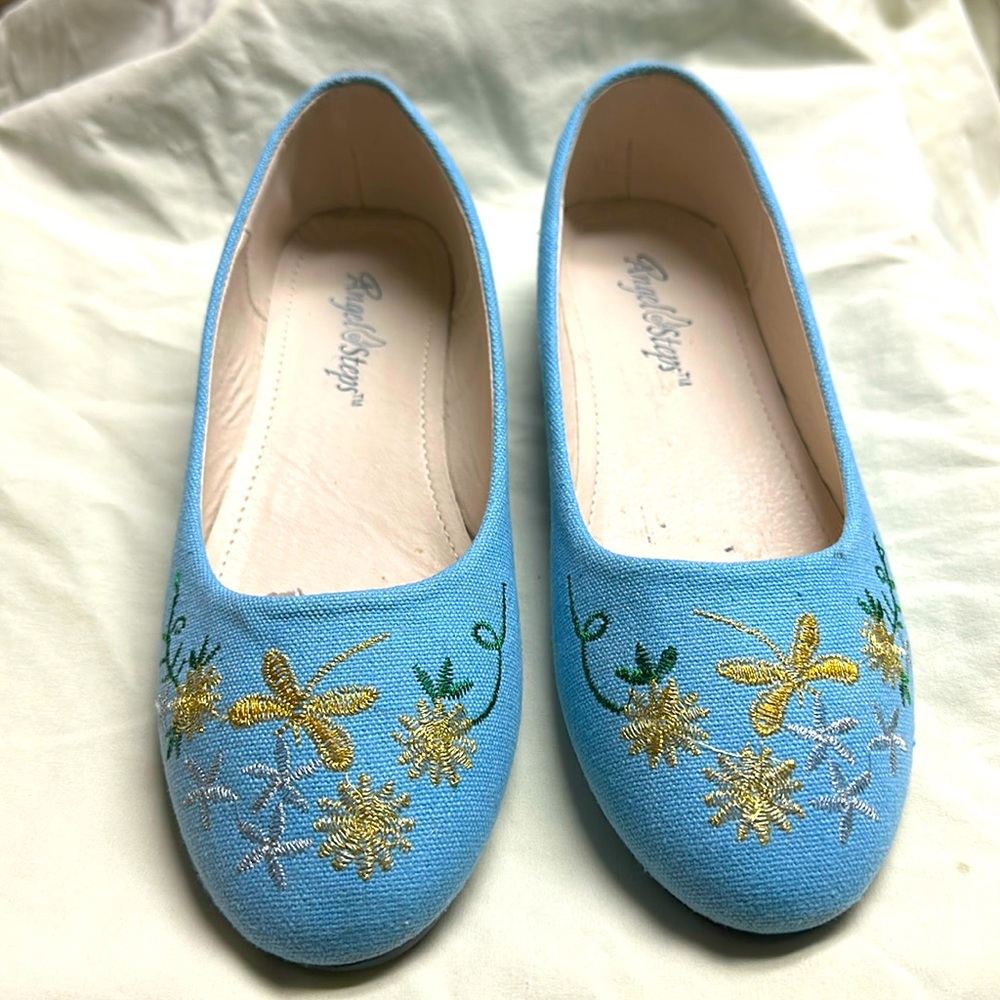 Angel Steps ( Vintage Stitch Blue Floral Flats. Size 7.5